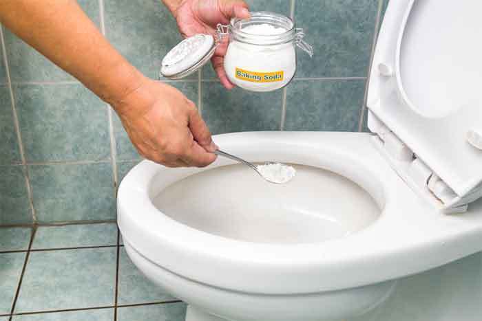 Cleaning Toilet Bowl with Vinegar and Baking Soda