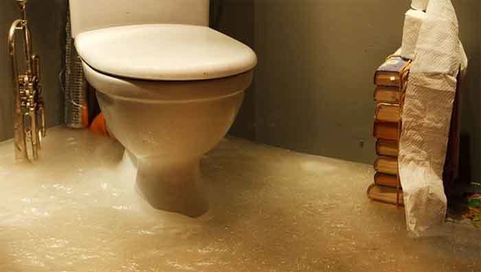 How to Unclog an Overflowing Toilet