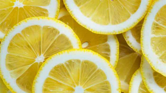 Cleaning Showerhead with Lemon Juice